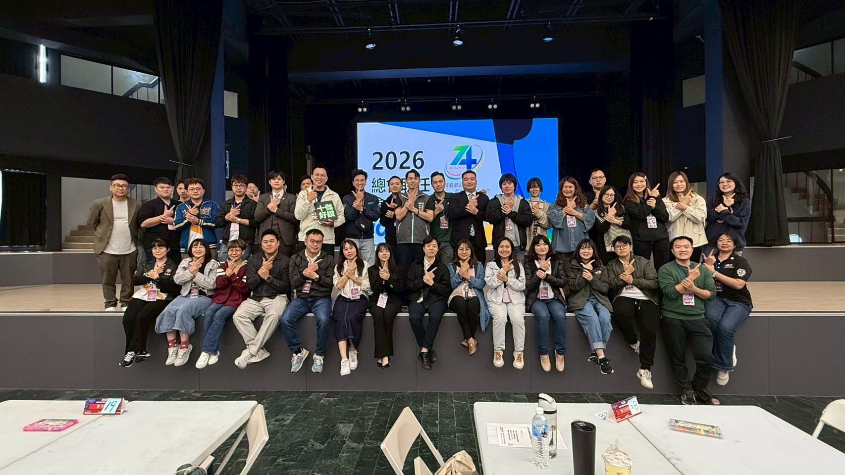 LINE_ALBUM_小組合照_251215_1.jpg